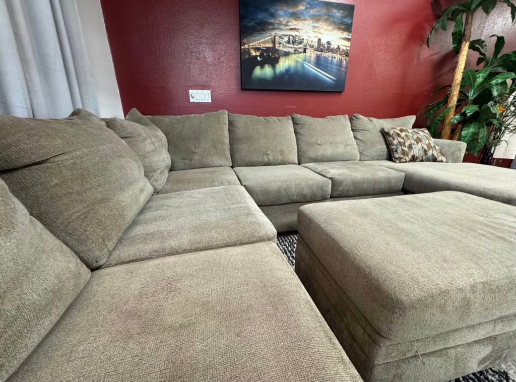 Large Sectional Chaise w/ Storage Ottoman