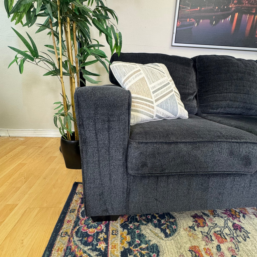 Ashley Furniture- Altari